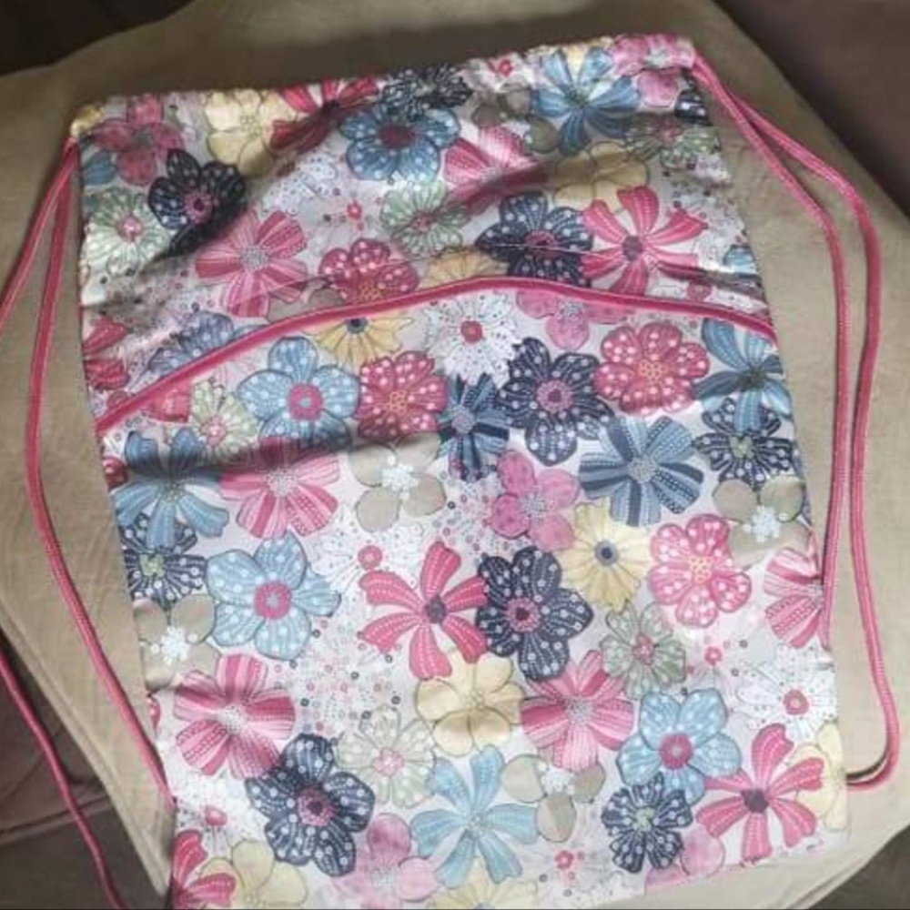 Thirty one floral cinch bag